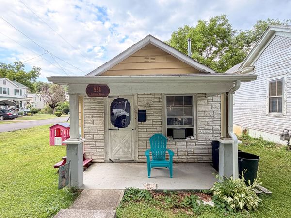 836 Brussels AVE , Clifton Forge, VA 24422