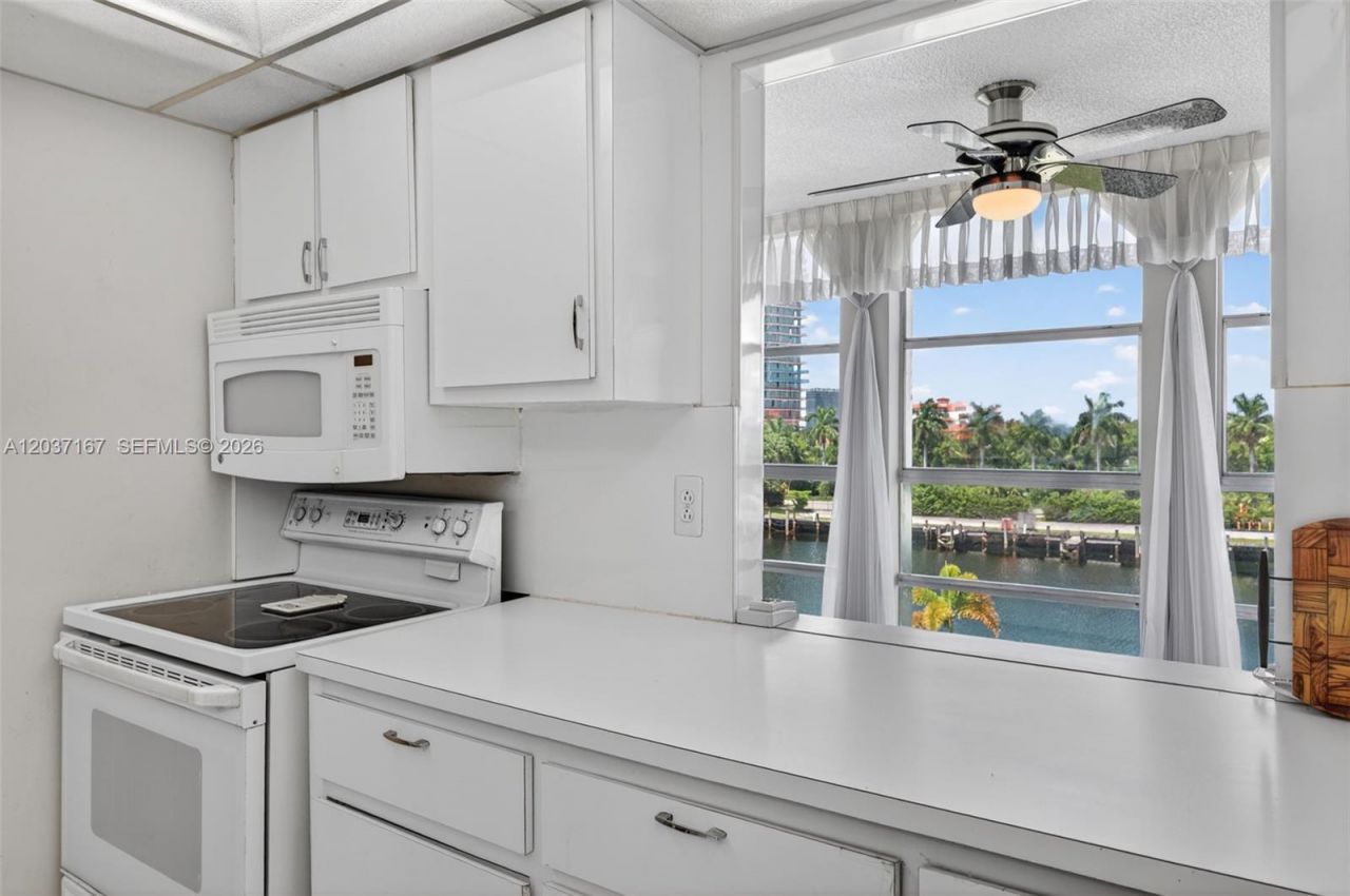 601 Three Islands Blvd , Unit 403, Hallandale Beach, FL 33009 Photo