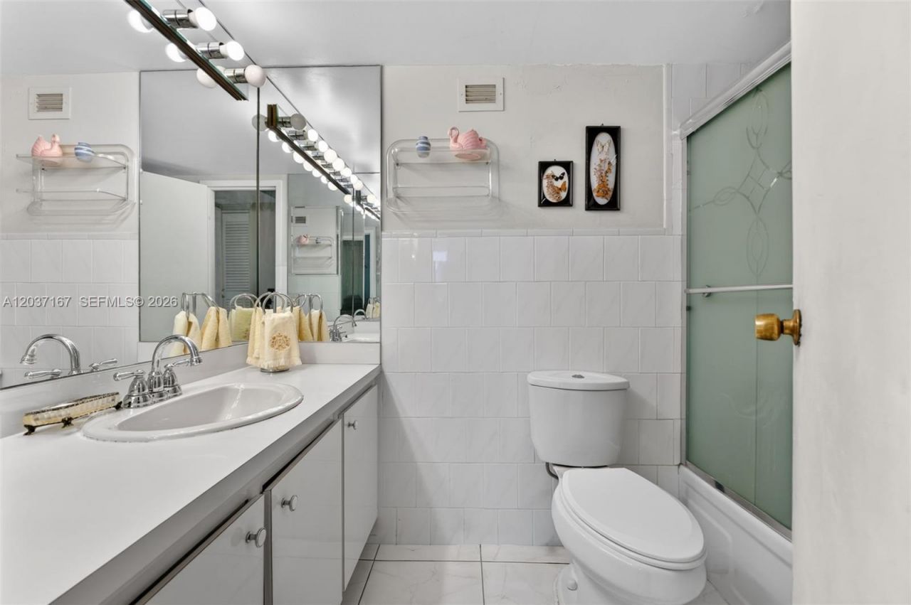 601 Three Islands Blvd , Unit 403, Hallandale Beach, FL 33009 Photo