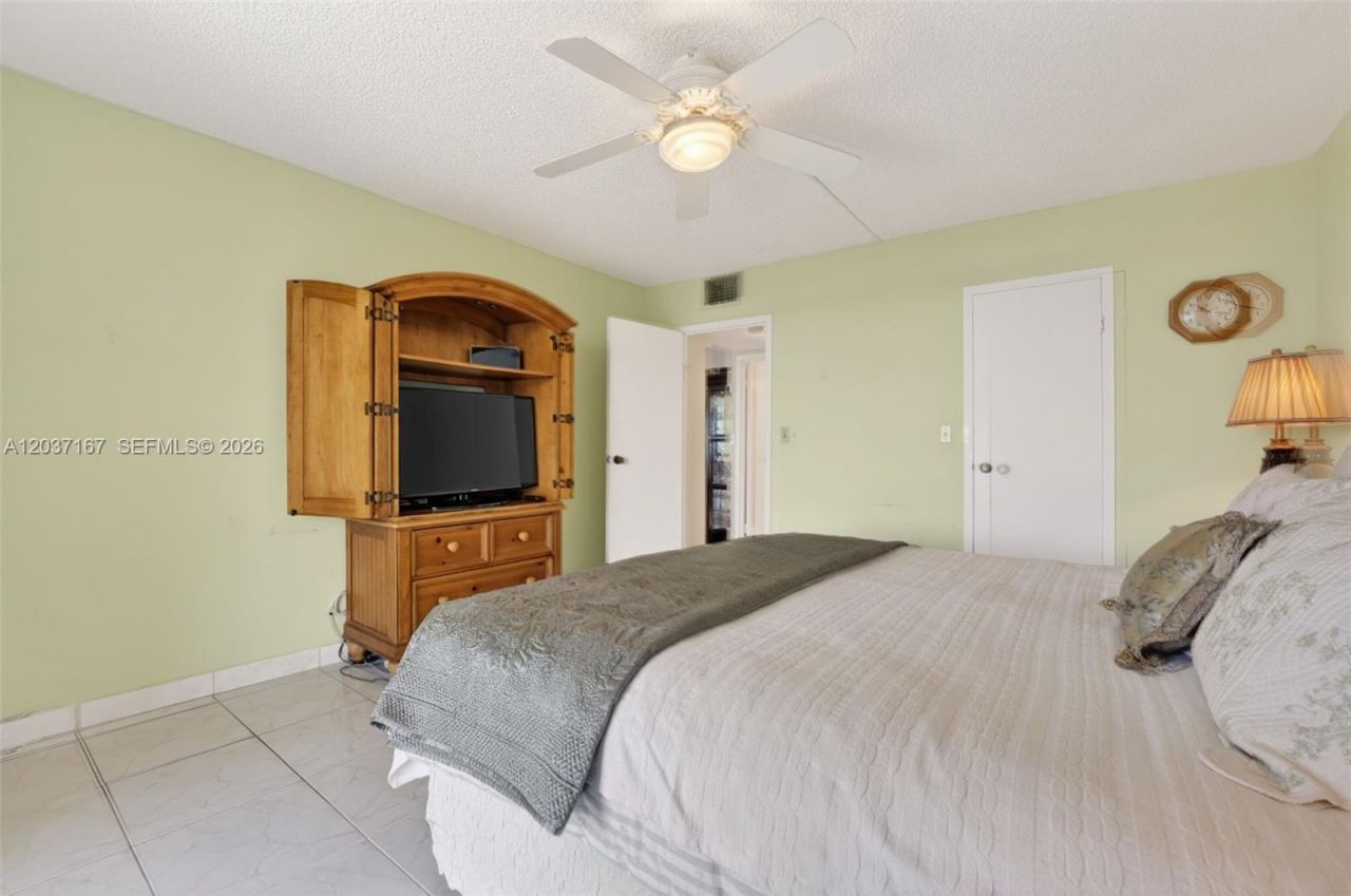 601 Three Islands Blvd , Unit 403, Hallandale Beach, FL 33009 Photo