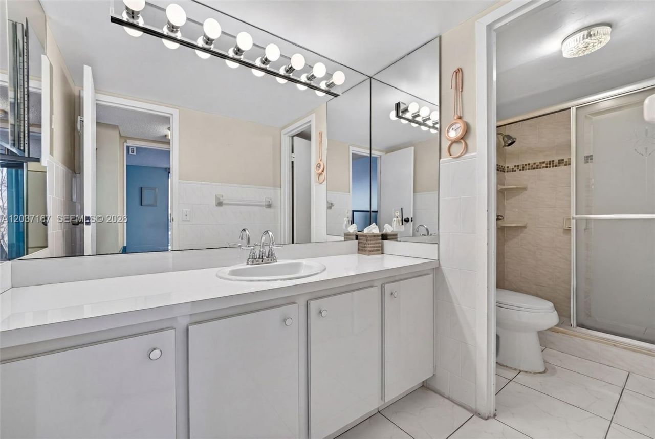 601 Three Islands Blvd , Unit 403, Hallandale Beach, FL 33009 Photo