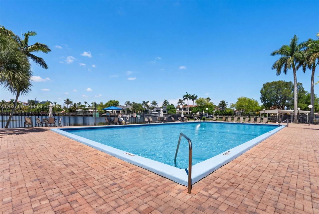 601 Three Islands Blvd , Unit 403, Hallandale Beach, FL 33009 Photo
