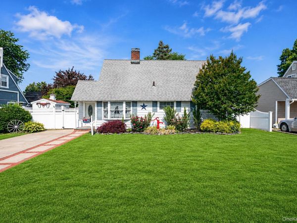 10 Flock Lane , Levittown, NY 11756