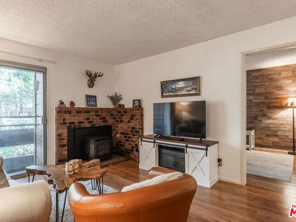 2499 Sierra Nevada Road, Unit R2, Mammoth Lakes, CA 93546
