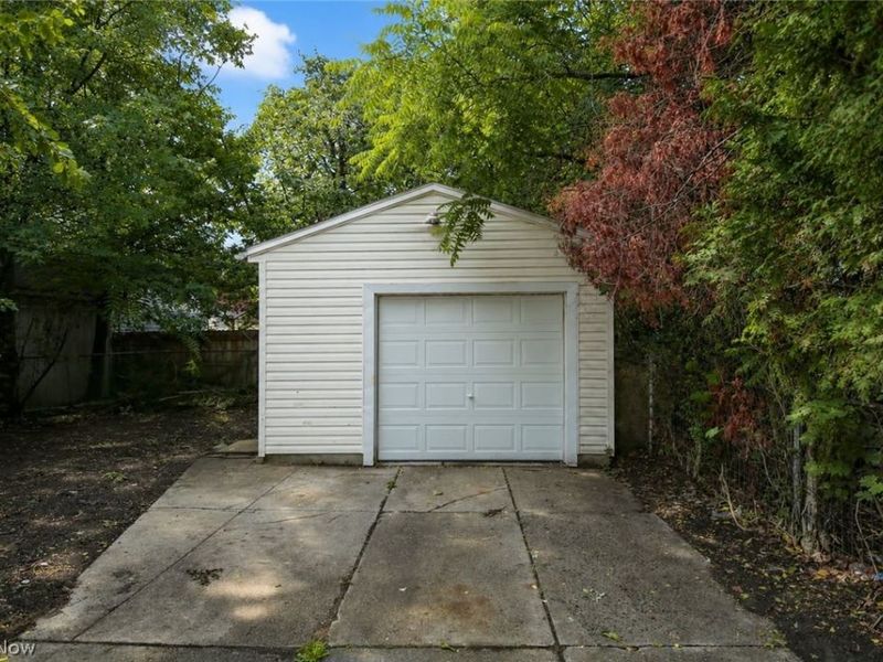 3916 Mapledale Avenue, Cleveland, OH 44109 Photo 4