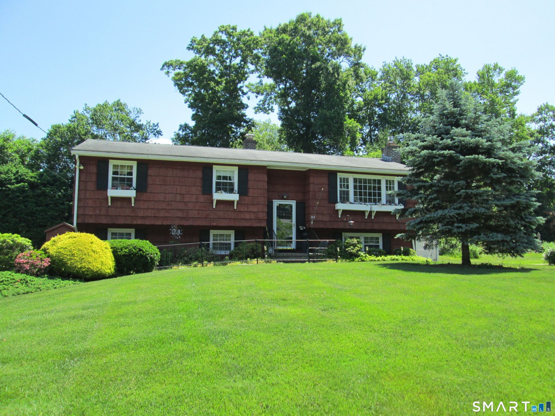 109 Wedgewood, Naugatuck, CT 06770 Main Photo