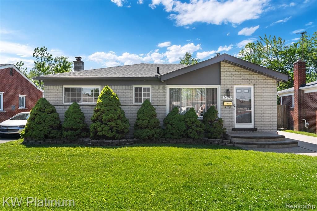 24545 Raven Avenue, Eastpointe, MI 48021 Main Photo