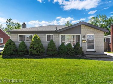 24545 Raven Avenue, Eastpointe, MI 48021