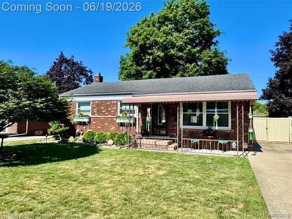 2470 Pinetree Drive, Trenton, MI 48183