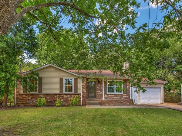 385 Nathaniel Ct, Clarksville, TN 37042