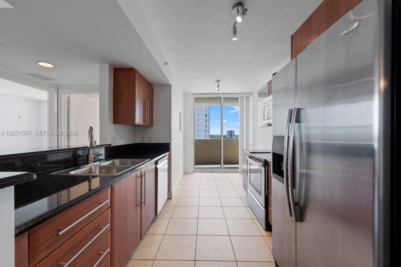 3232 SW 22nd Ter , Unit 802, Miami, FL 33145 Photo