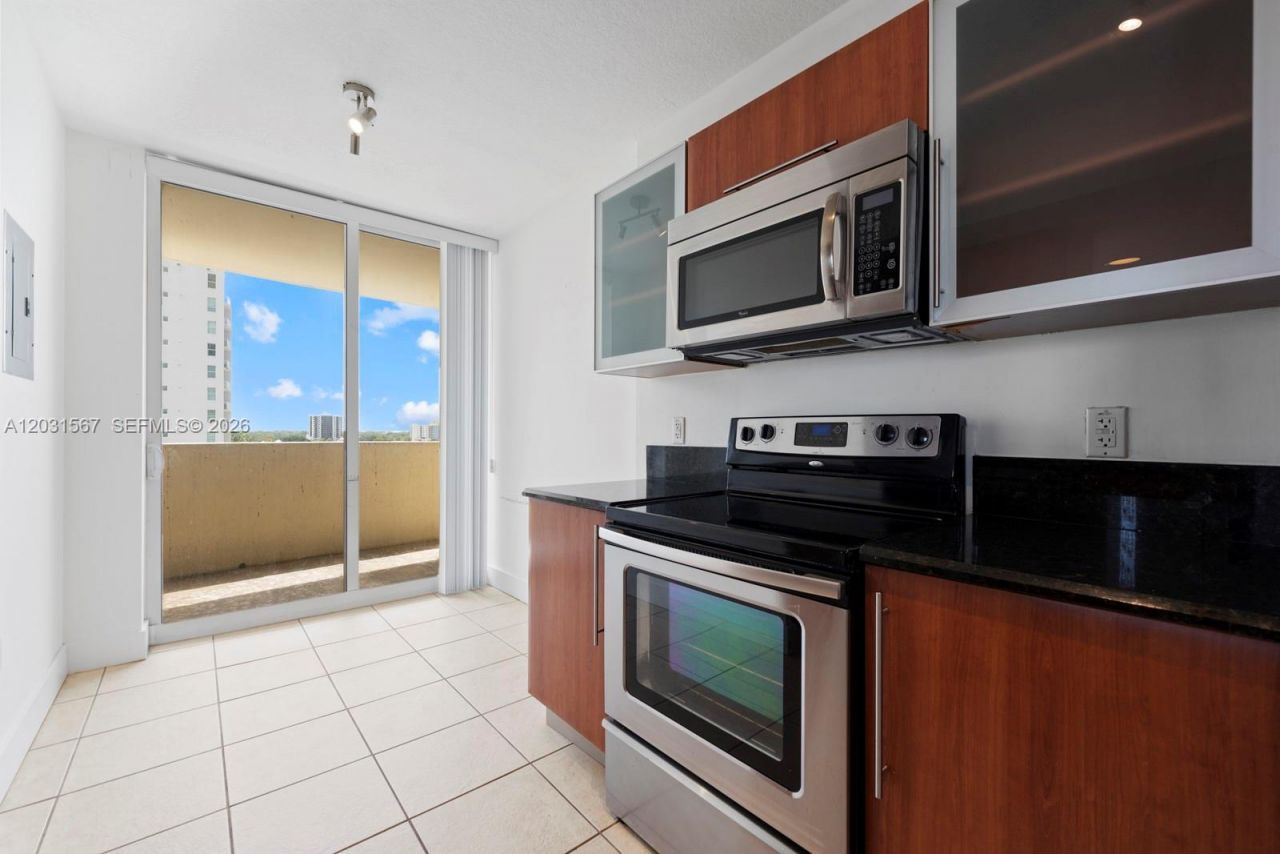 3232 SW 22nd Ter , Unit 802, Miami, FL 33145 Photo
