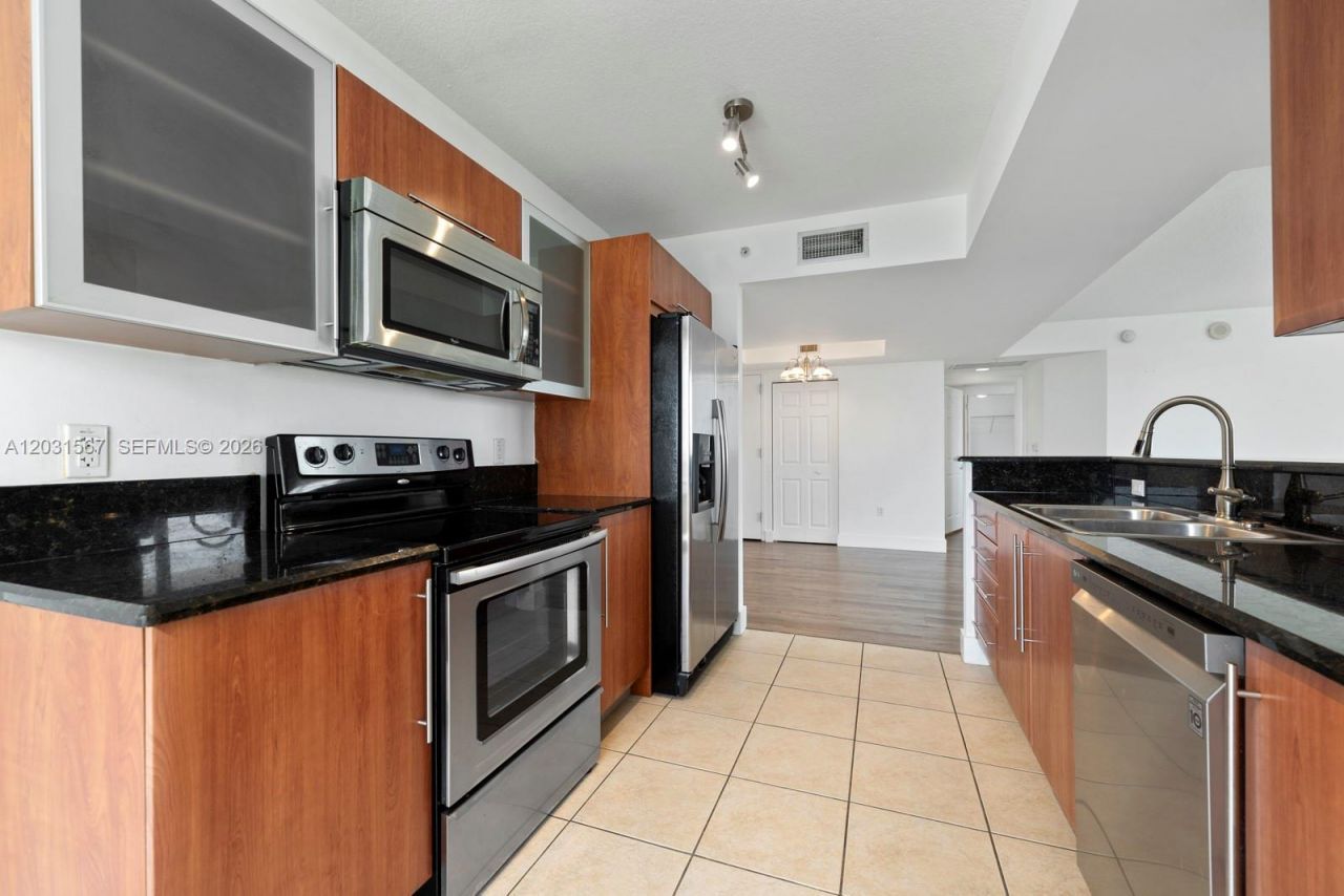 3232 SW 22nd Ter , Unit 802, Miami, FL 33145 Photo