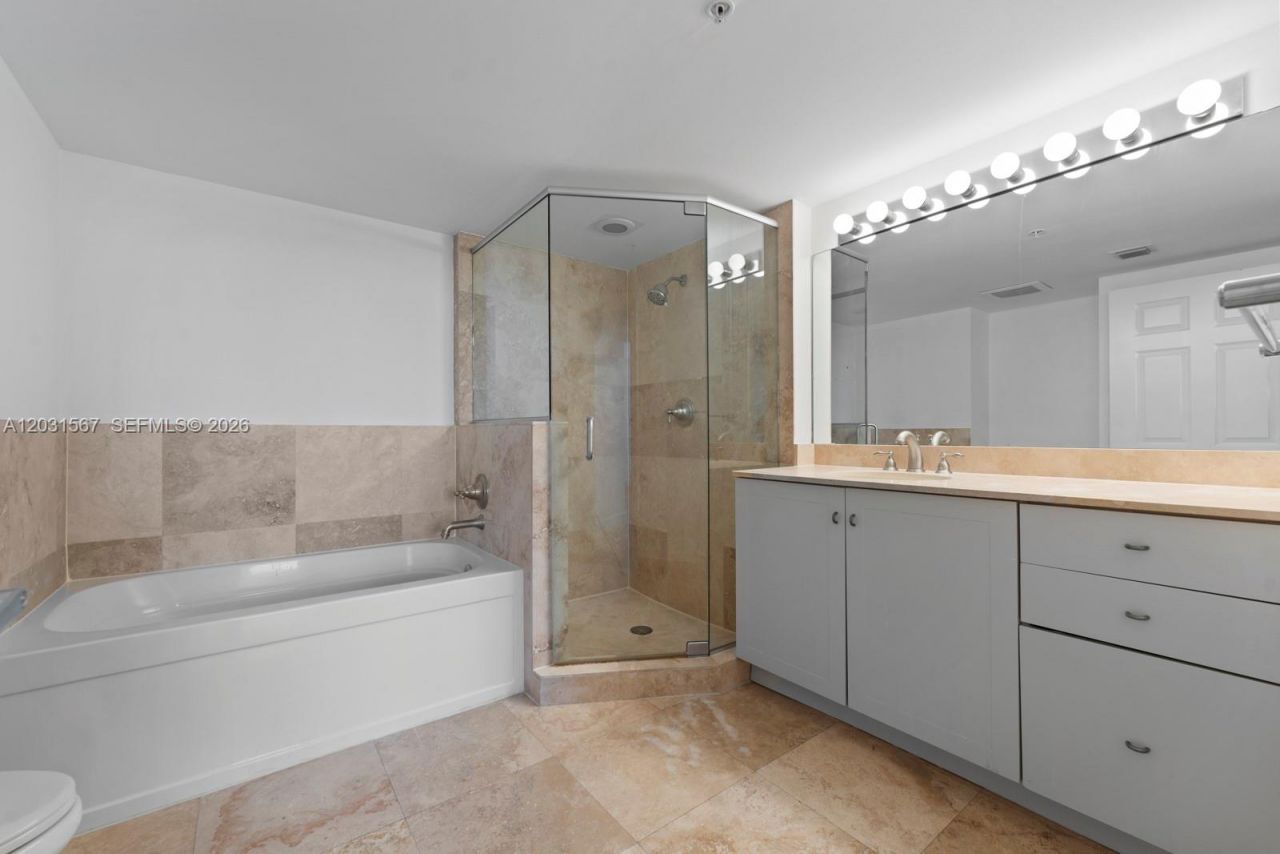 3232 SW 22nd Ter , Unit 802, Miami, FL 33145 Photo