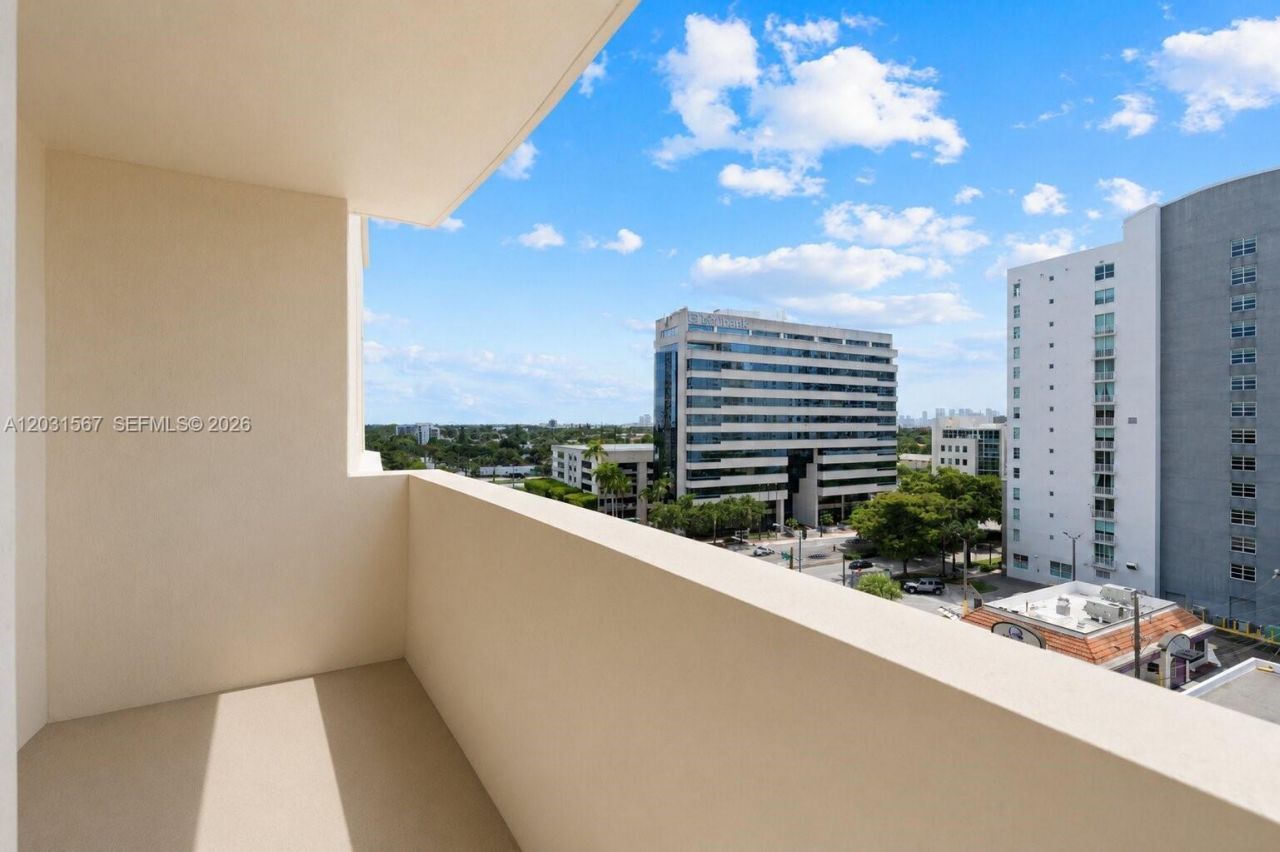 3232 SW 22nd Ter , Unit 802, Miami, FL 33145 Photo