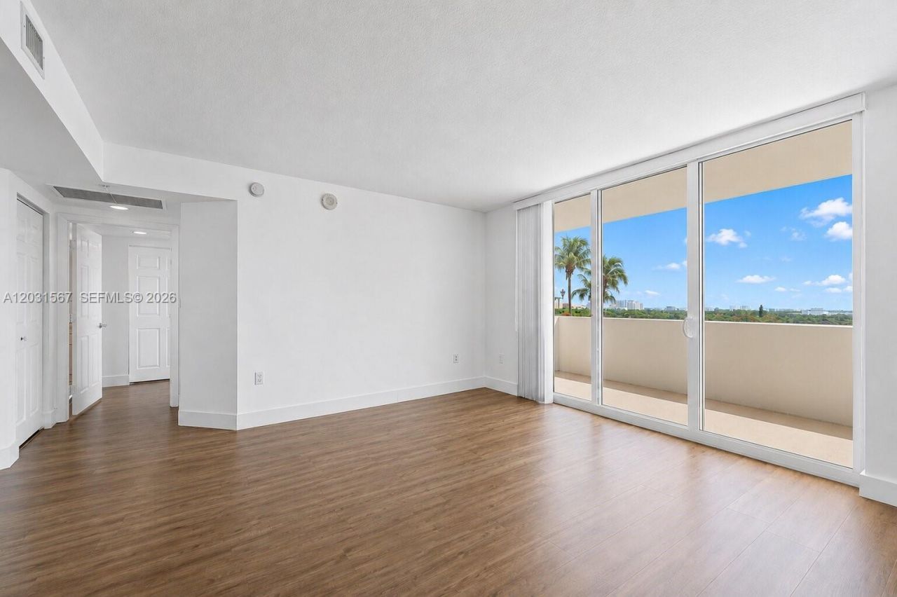 3232 SW 22nd Ter , Unit 802, Miami, FL 33145 Photo
