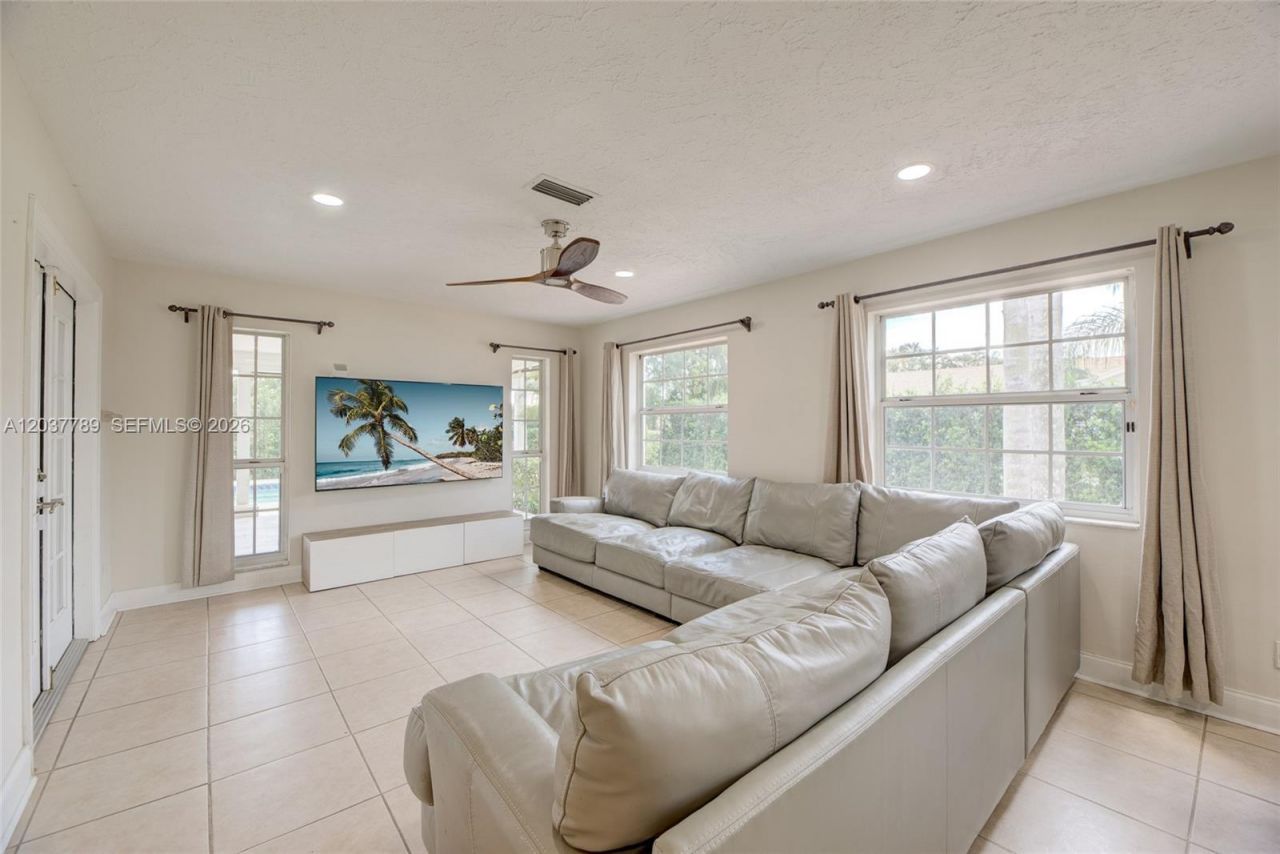 1300 NW 122 Ave, Plantation, FL 33323 Photo