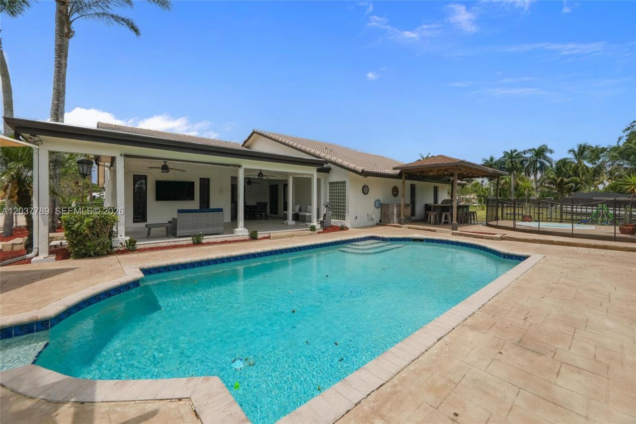 1300 NW 122 Ave, Plantation, FL 33323 Photo