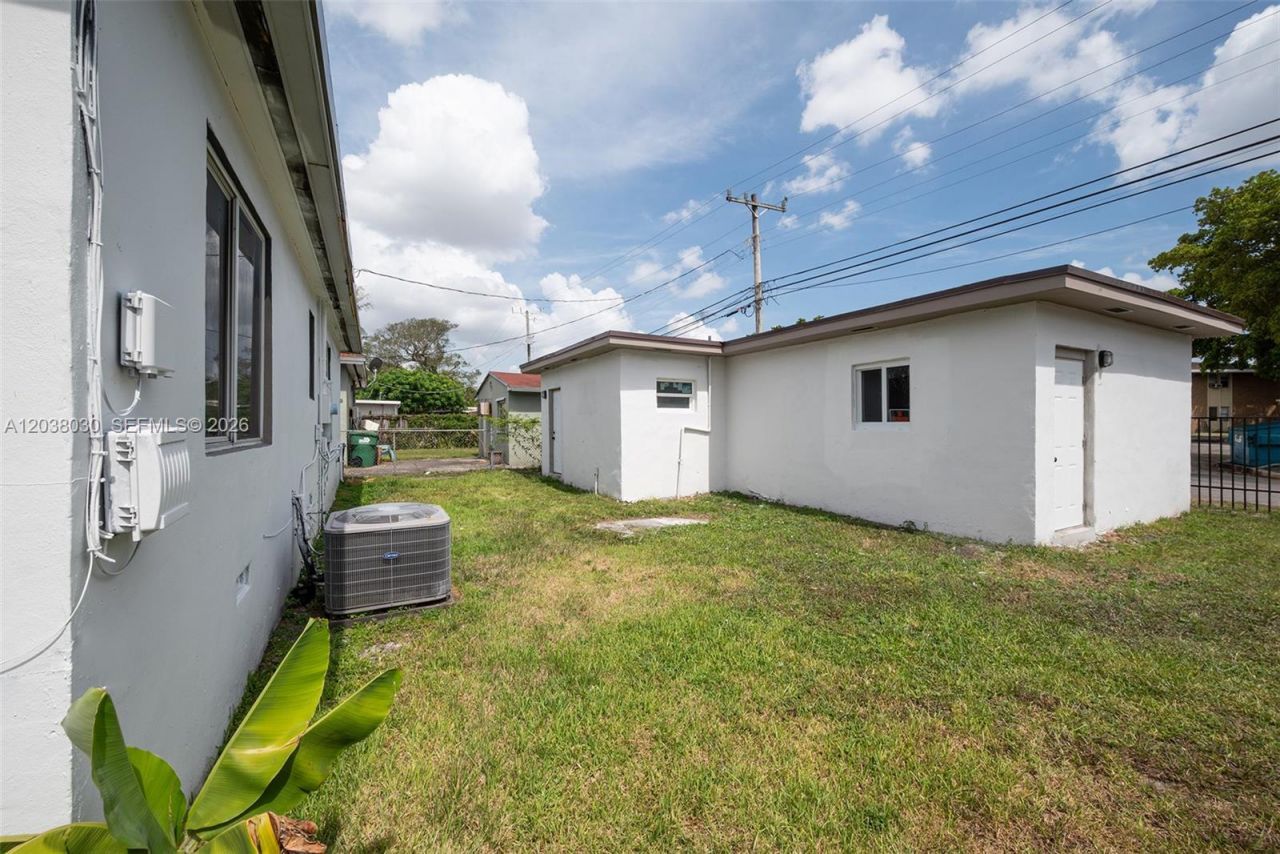 2501 NW 55th Ter , Miami, FL 33142 Photo