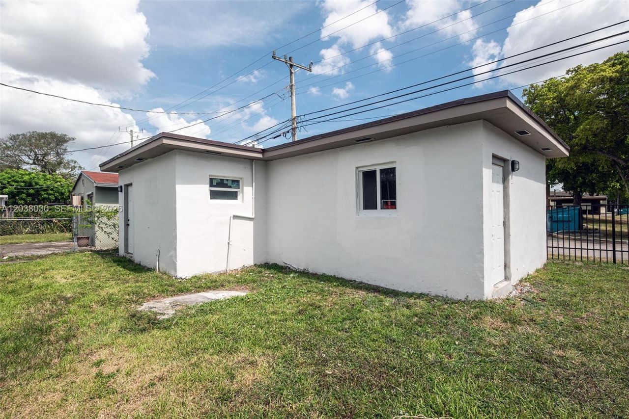 2501 NW 55th Ter , Miami, FL 33142 Photo