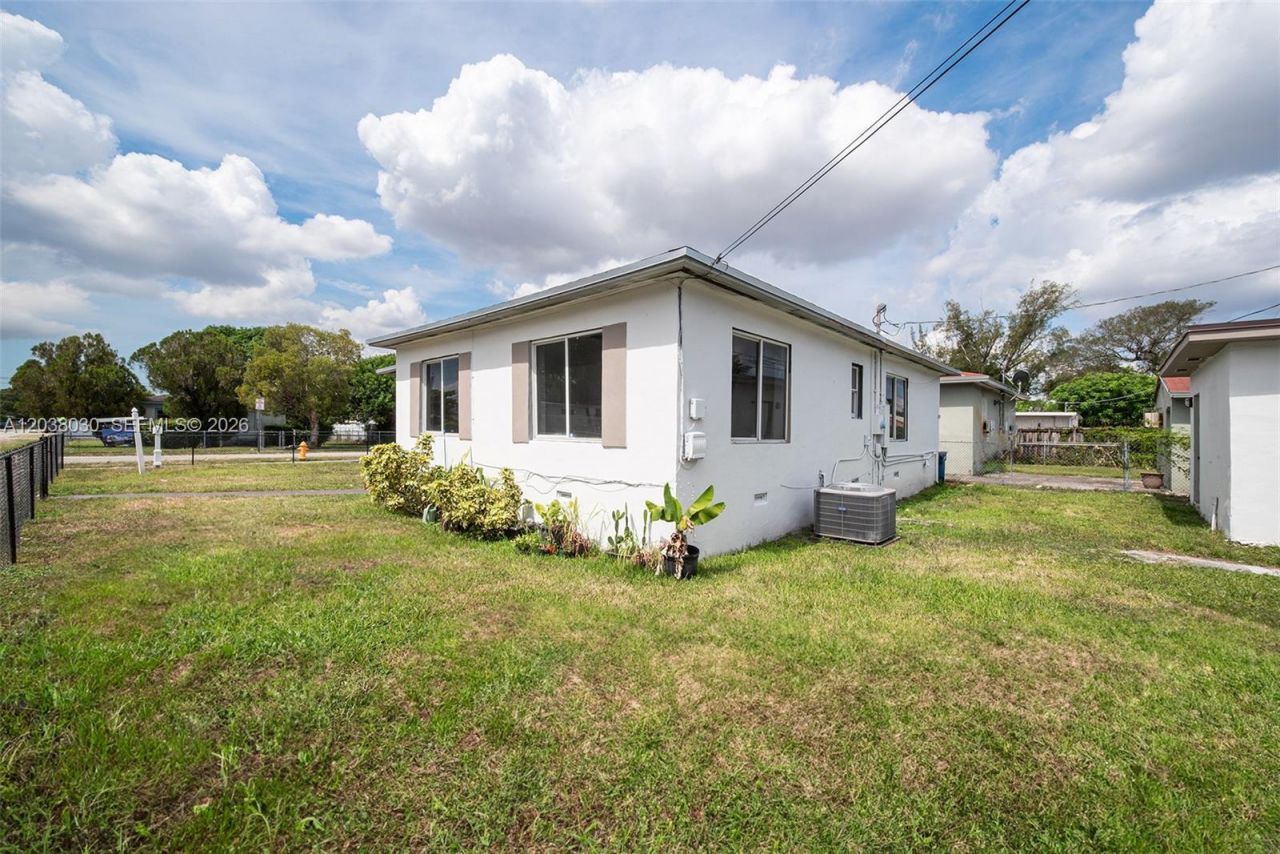 2501 NW 55th Ter , Miami, FL 33142 Photo