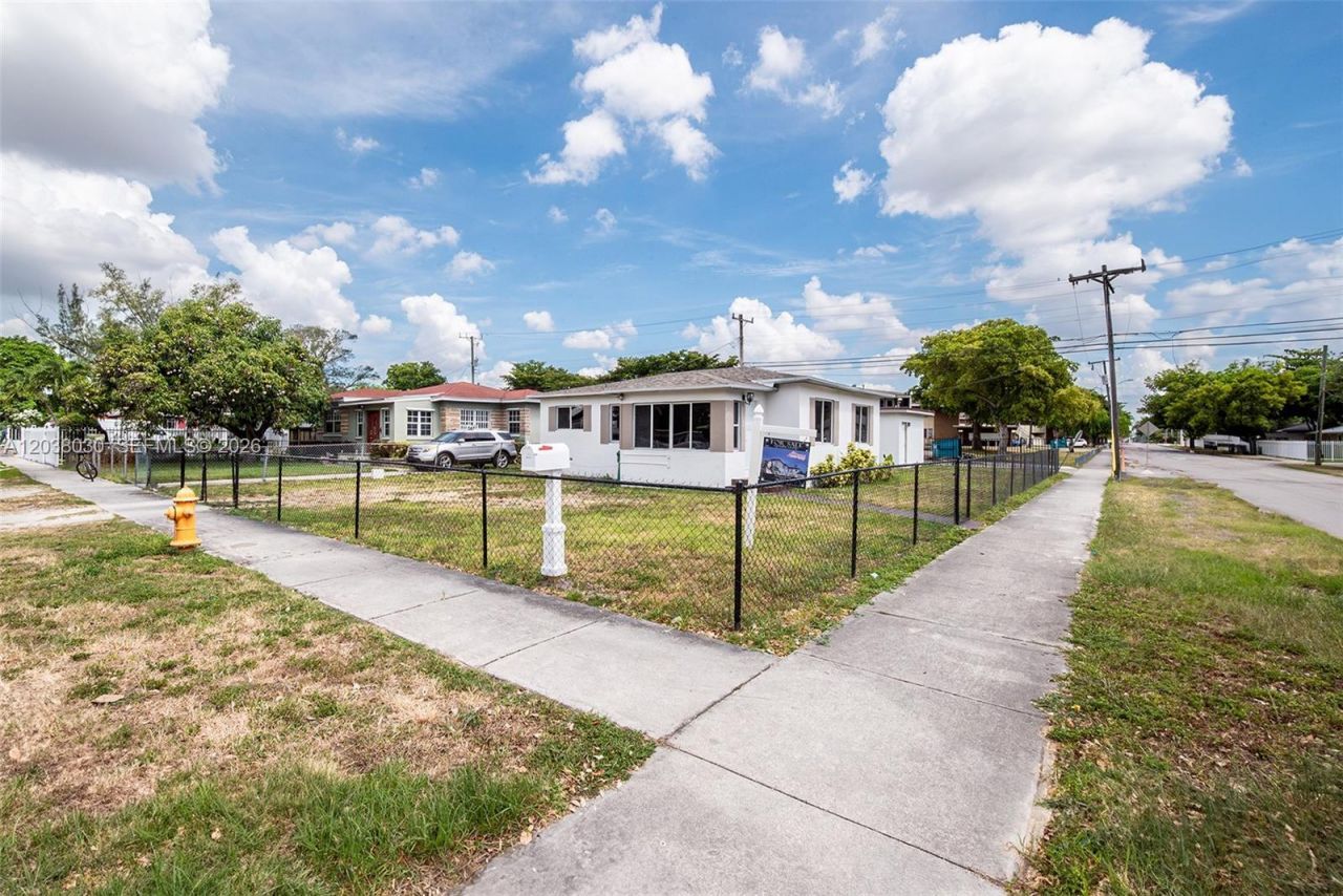 2501 NW 55th Ter , Miami, FL 33142 Photo