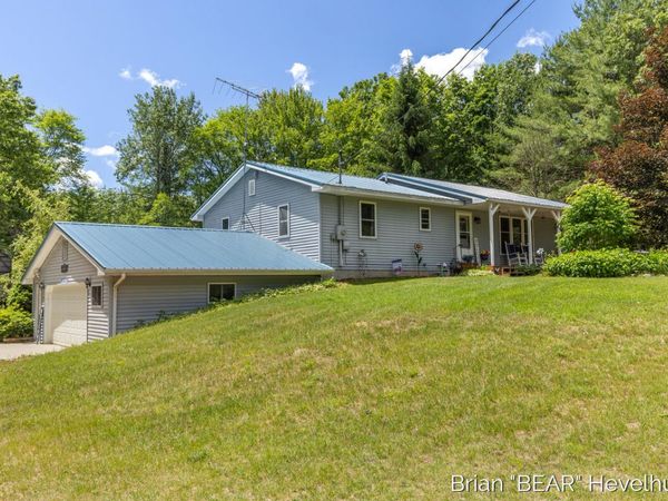 18249 8 Mile Road, Stanwood, MI 49346