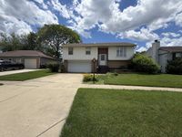 613 Wicker Avenue, Streamwood, IL 60107 primary photo