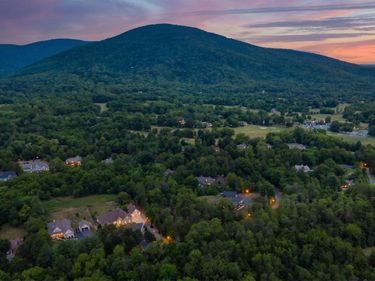 717 CEDAR MEADOW DR, NELLYSFORD, VA 22958