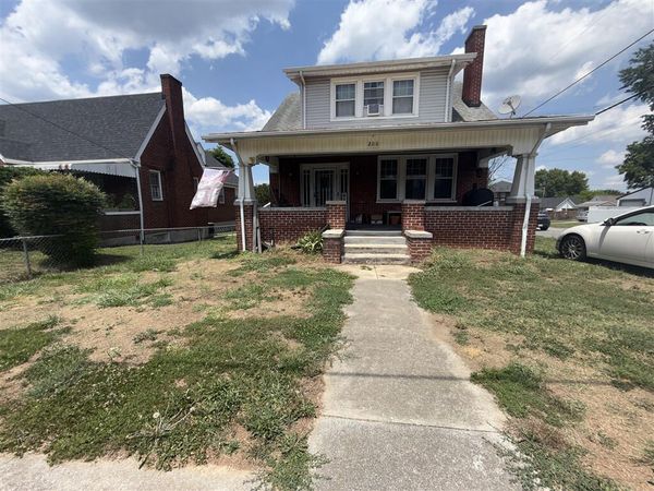 200 Cedar AVE , Vinton, VA 24179