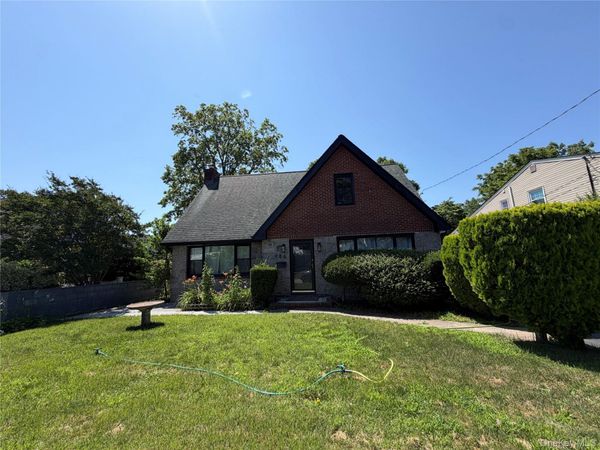 186 Wilson Avenue , Westbury, NY 11590