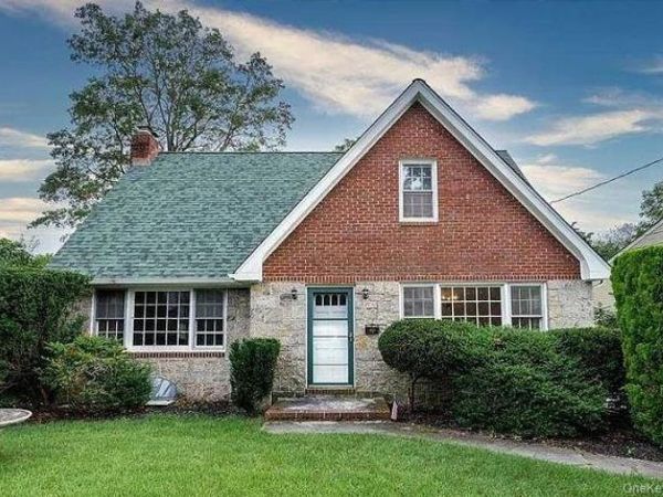 186 Wilson Avenue , Westbury, NY 11590