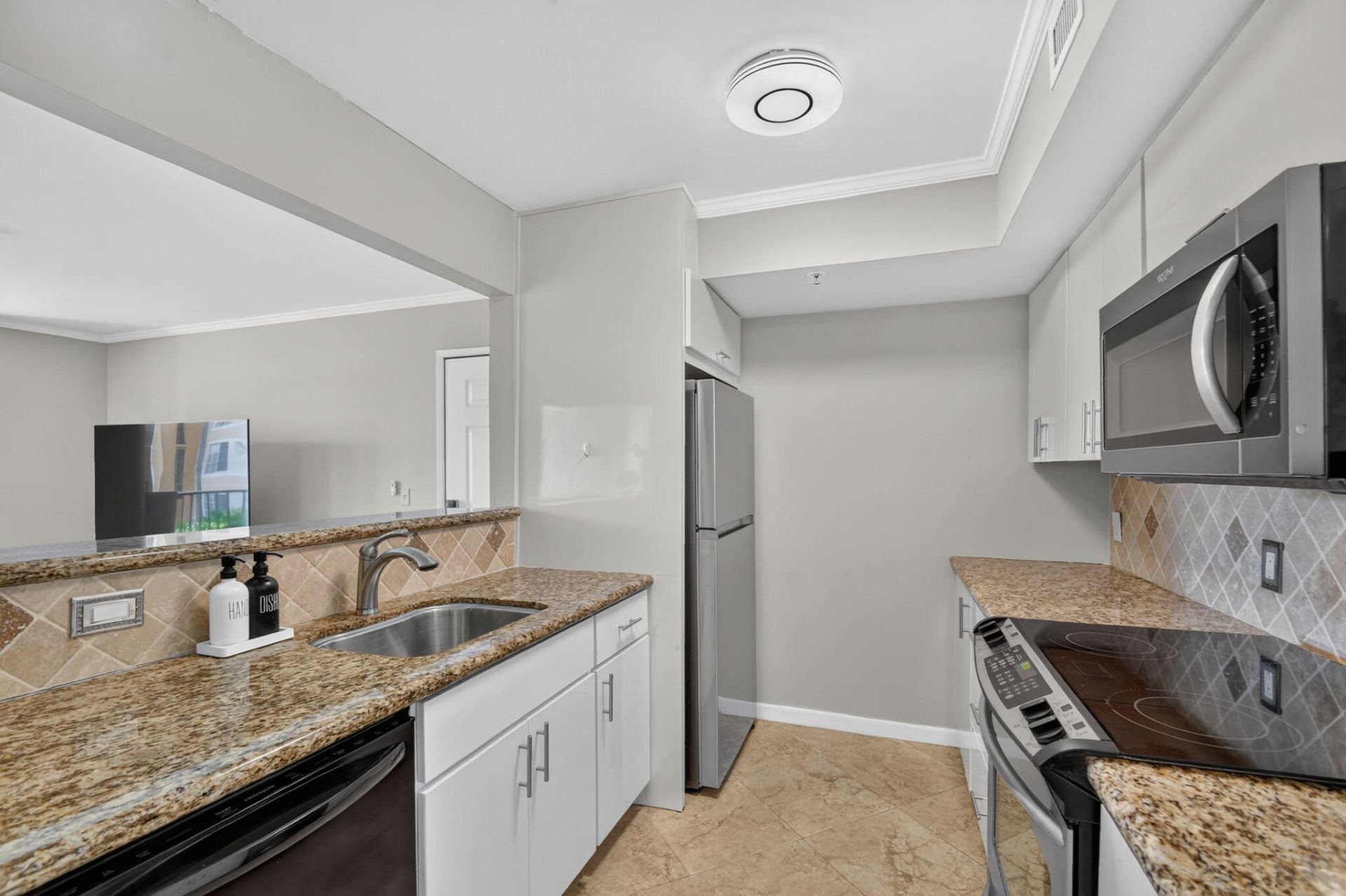 135 Yacht Club Way, Unit 204, Hypoluxo, FL 33462 Photo