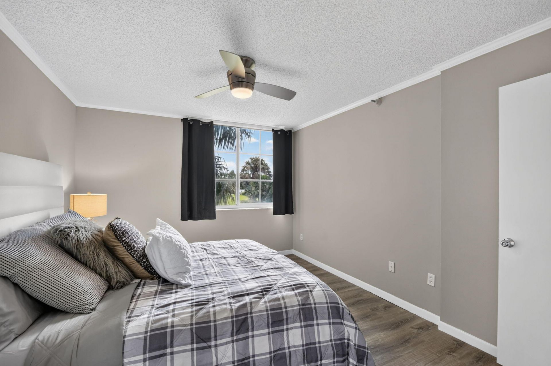 135 Yacht Club Way, Unit 204, Hypoluxo, FL 33462 Photo