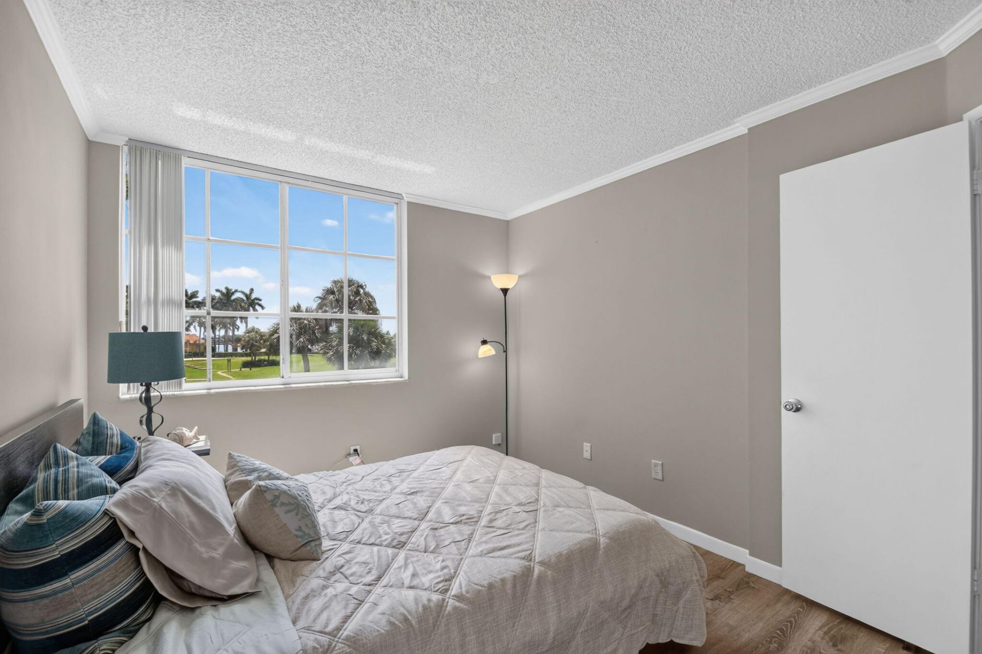 135 Yacht Club Way, Unit 204, Hypoluxo, FL 33462 Photo
