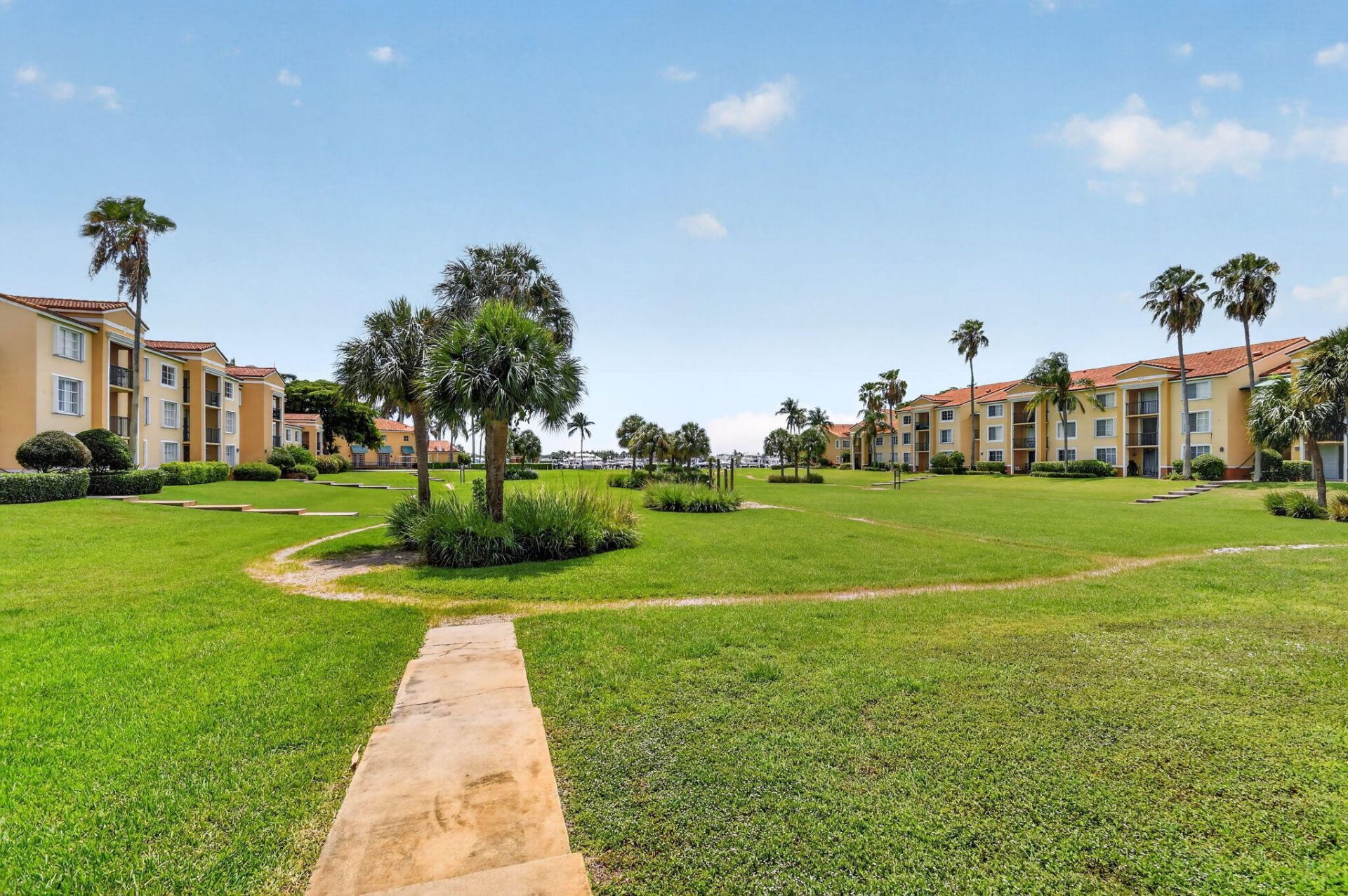 135 Yacht Club Way, Unit 204, Hypoluxo, FL 33462 Photo