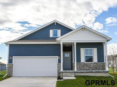 8010 N 113 Avenue, Omaha, NE 68142
