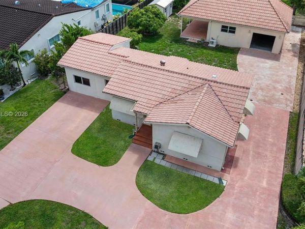 241 Hammond Dr , Miami Springs, FL 33166