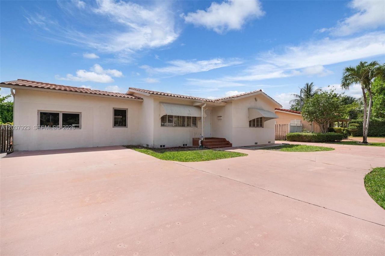 241 Hammond Dr , Miami Springs, FL 33166 Photo