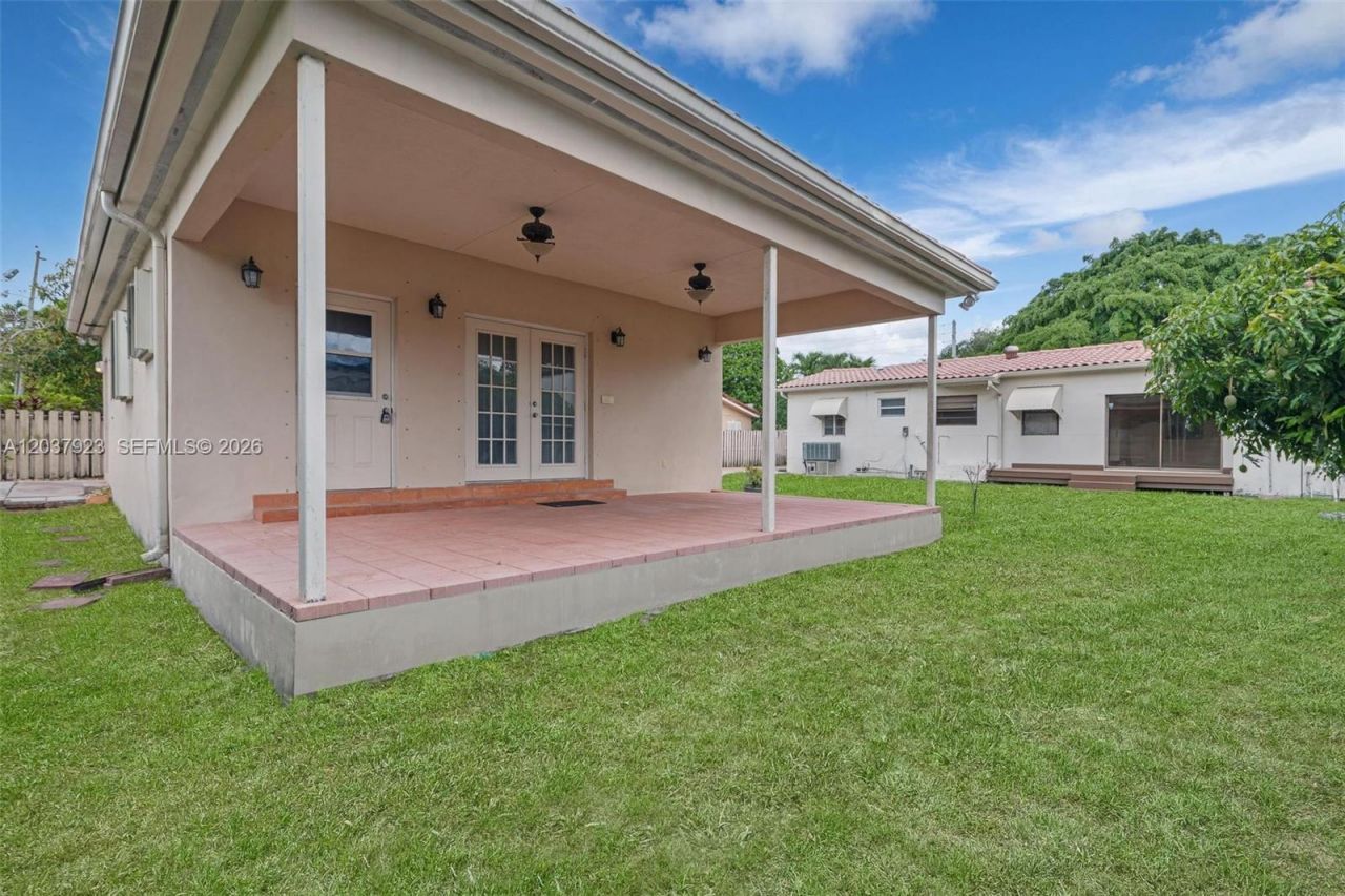 241 Hammond Dr , Miami Springs, FL 33166 Photo