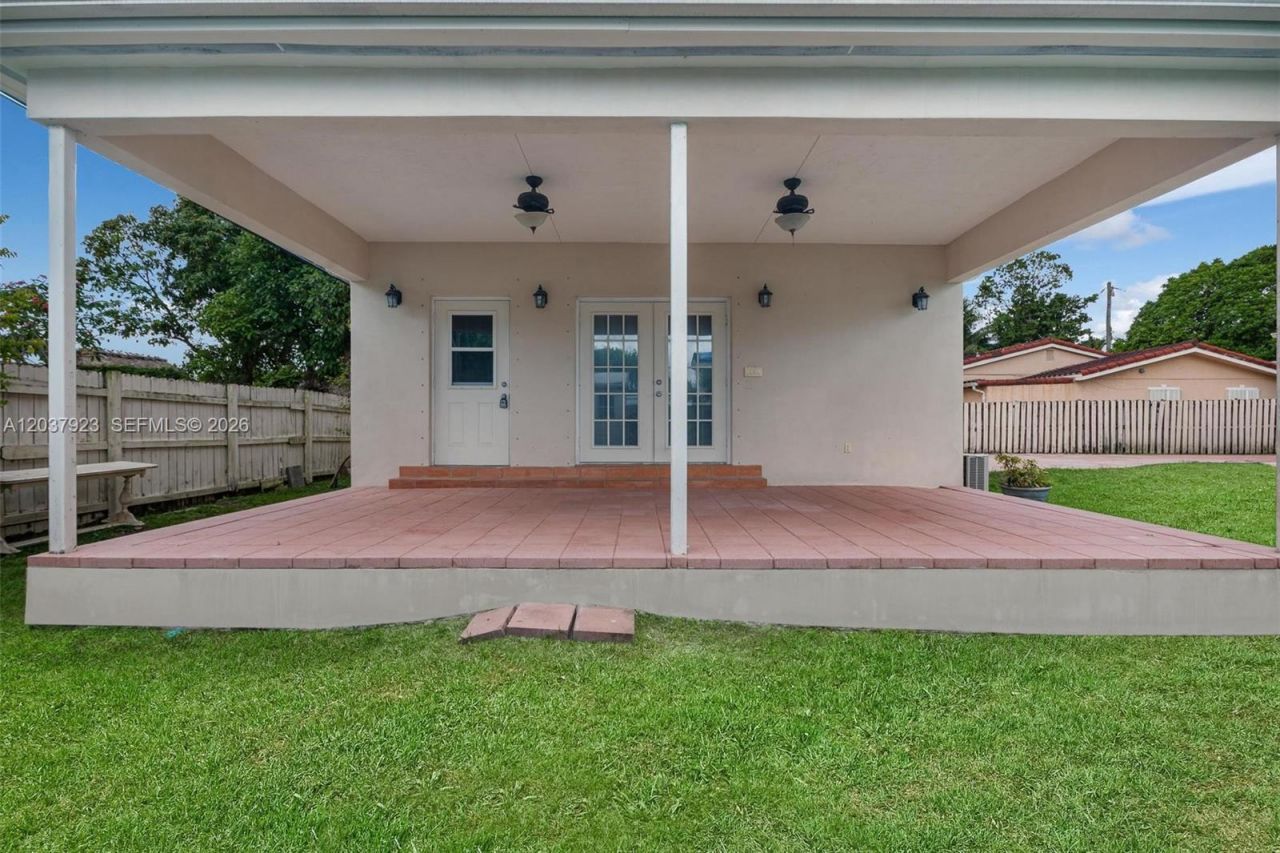 241 Hammond Dr , Miami Springs, FL 33166 Photo