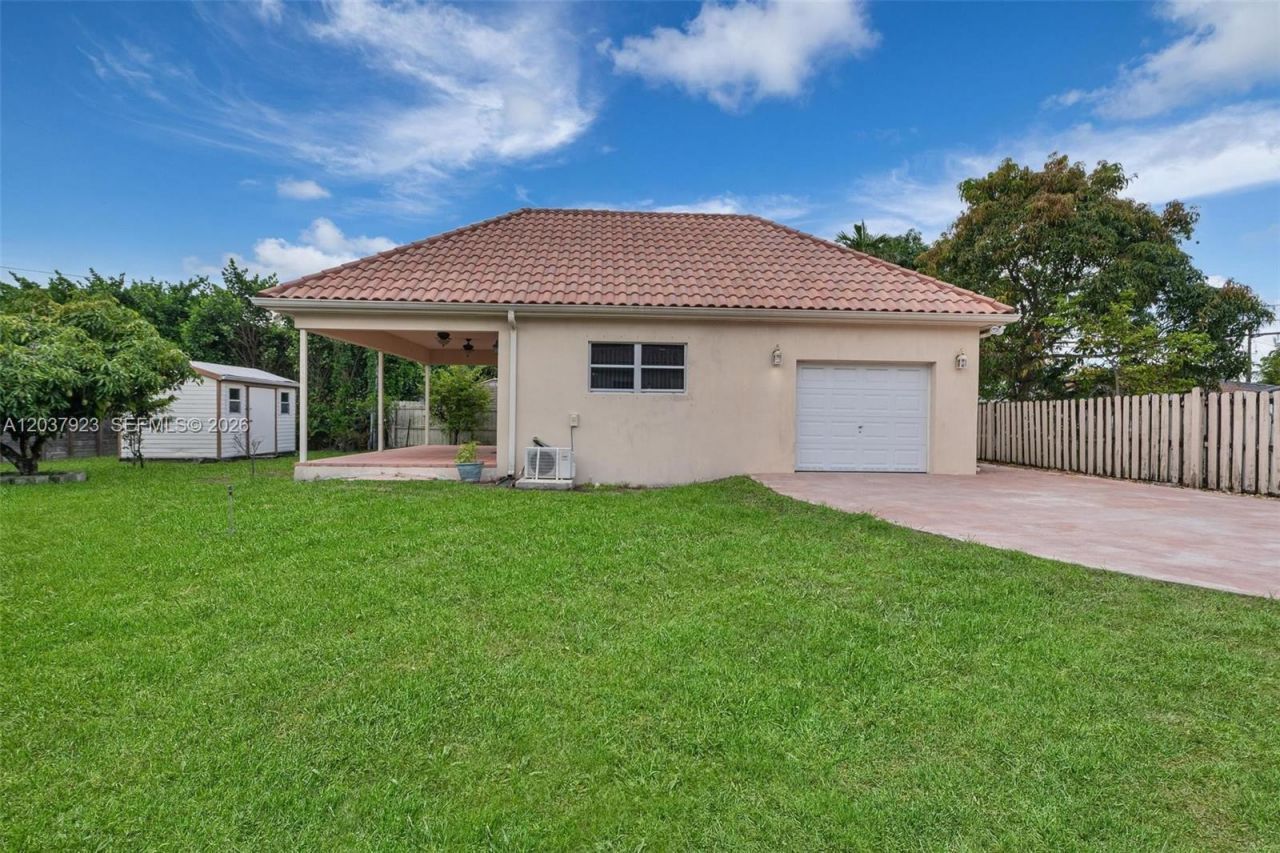 241 Hammond Dr , Miami Springs, FL 33166 Photo