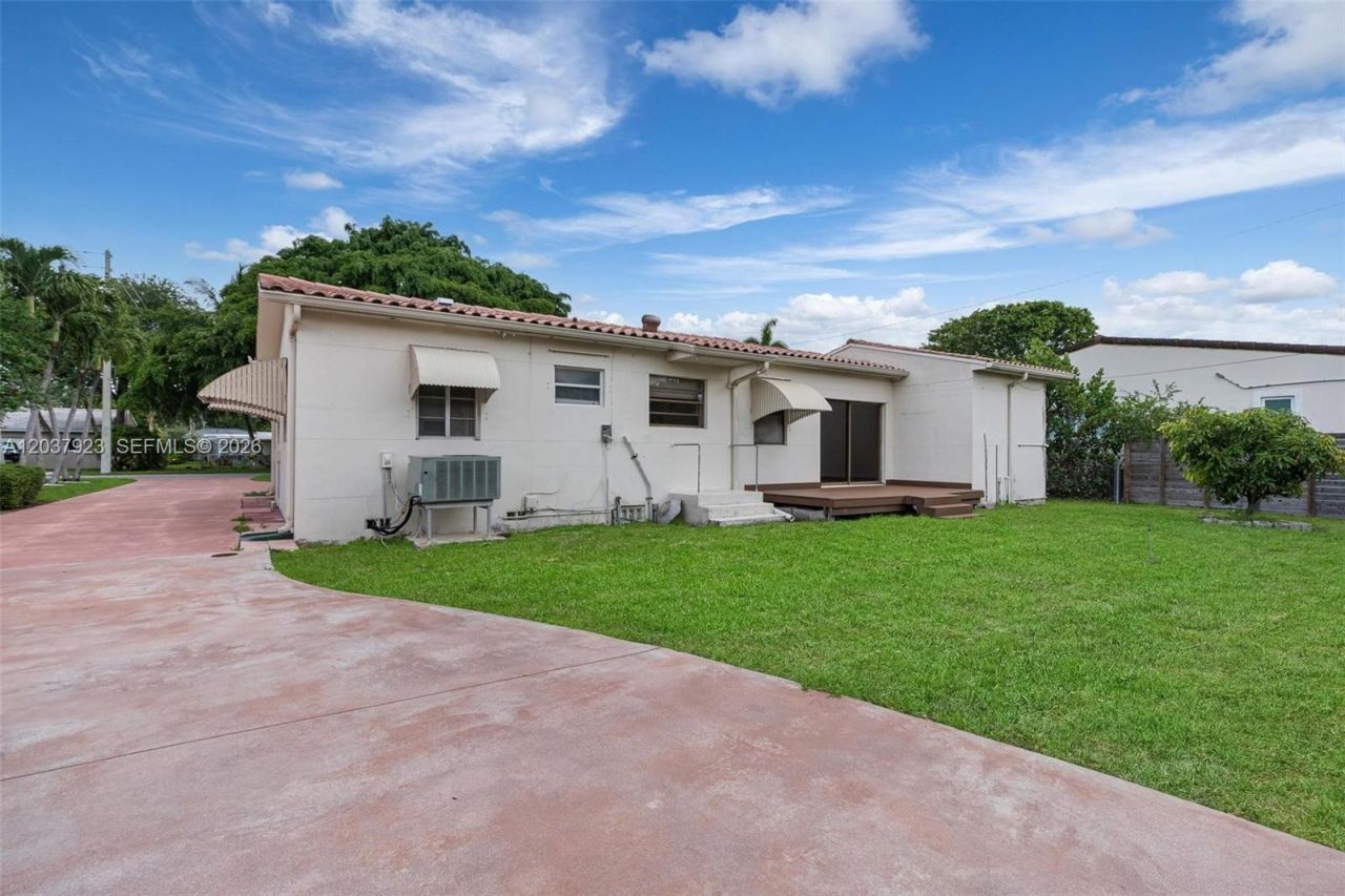 241 Hammond Dr , Miami Springs, FL 33166 Photo