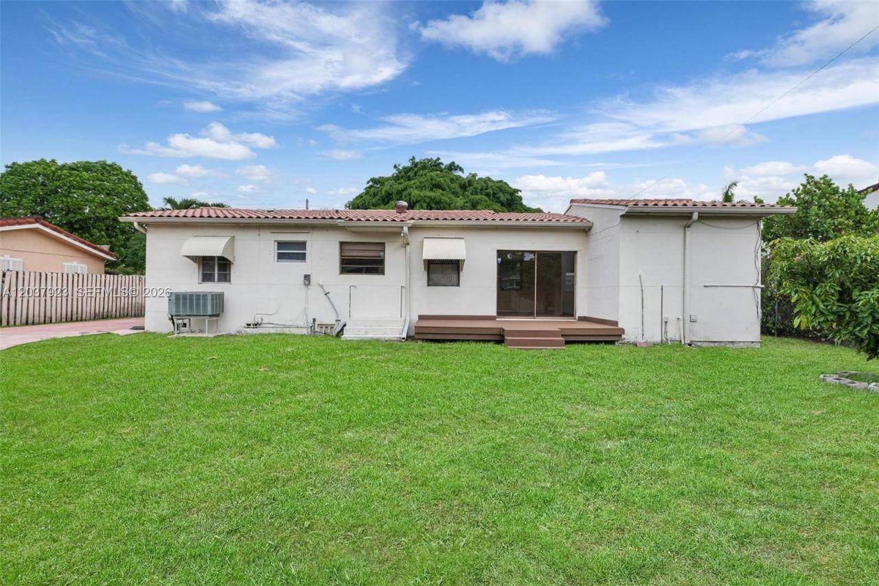 241 Hammond Dr , Miami Springs, FL 33166 Photo