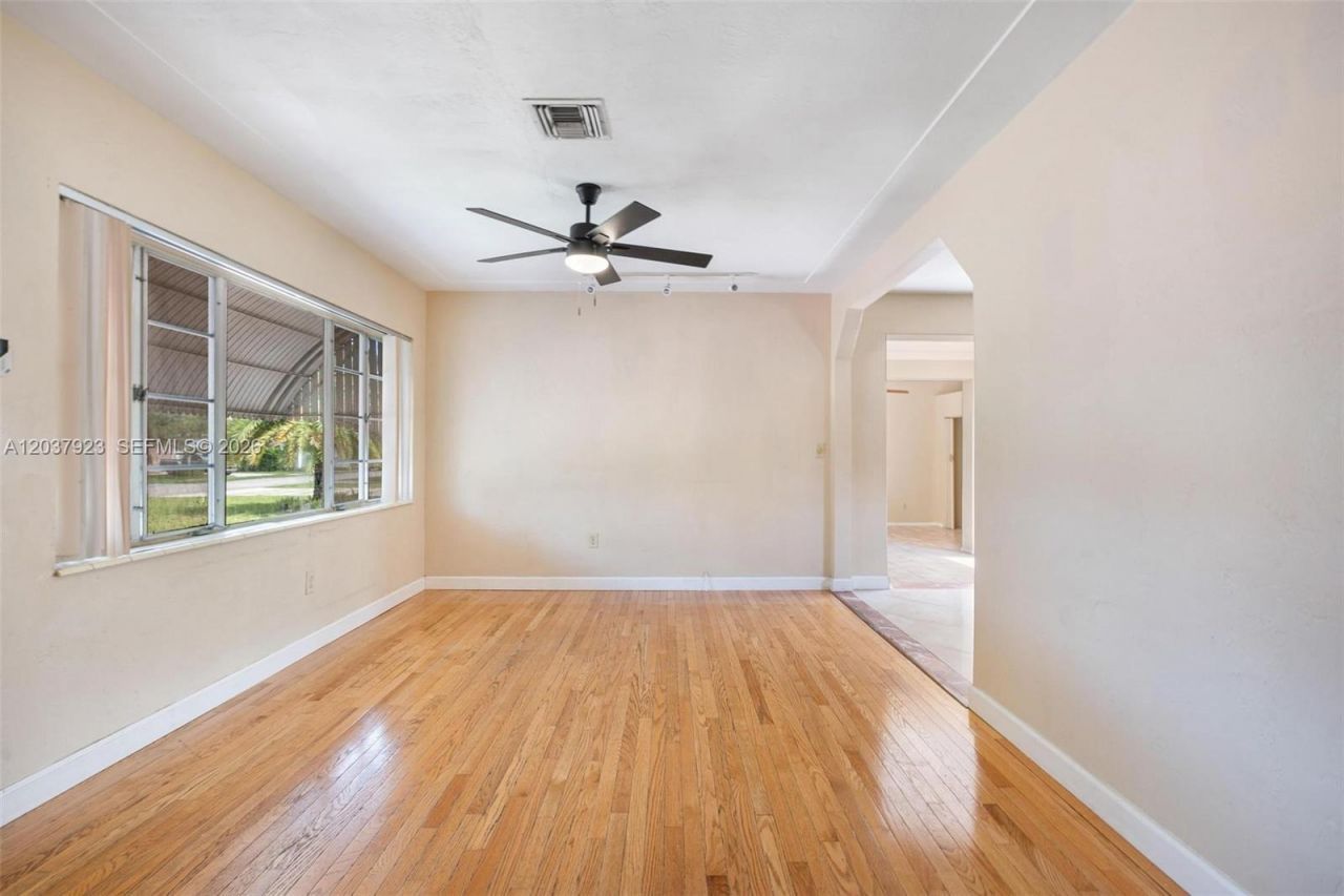 241 Hammond Dr , Miami Springs, FL 33166 Photo