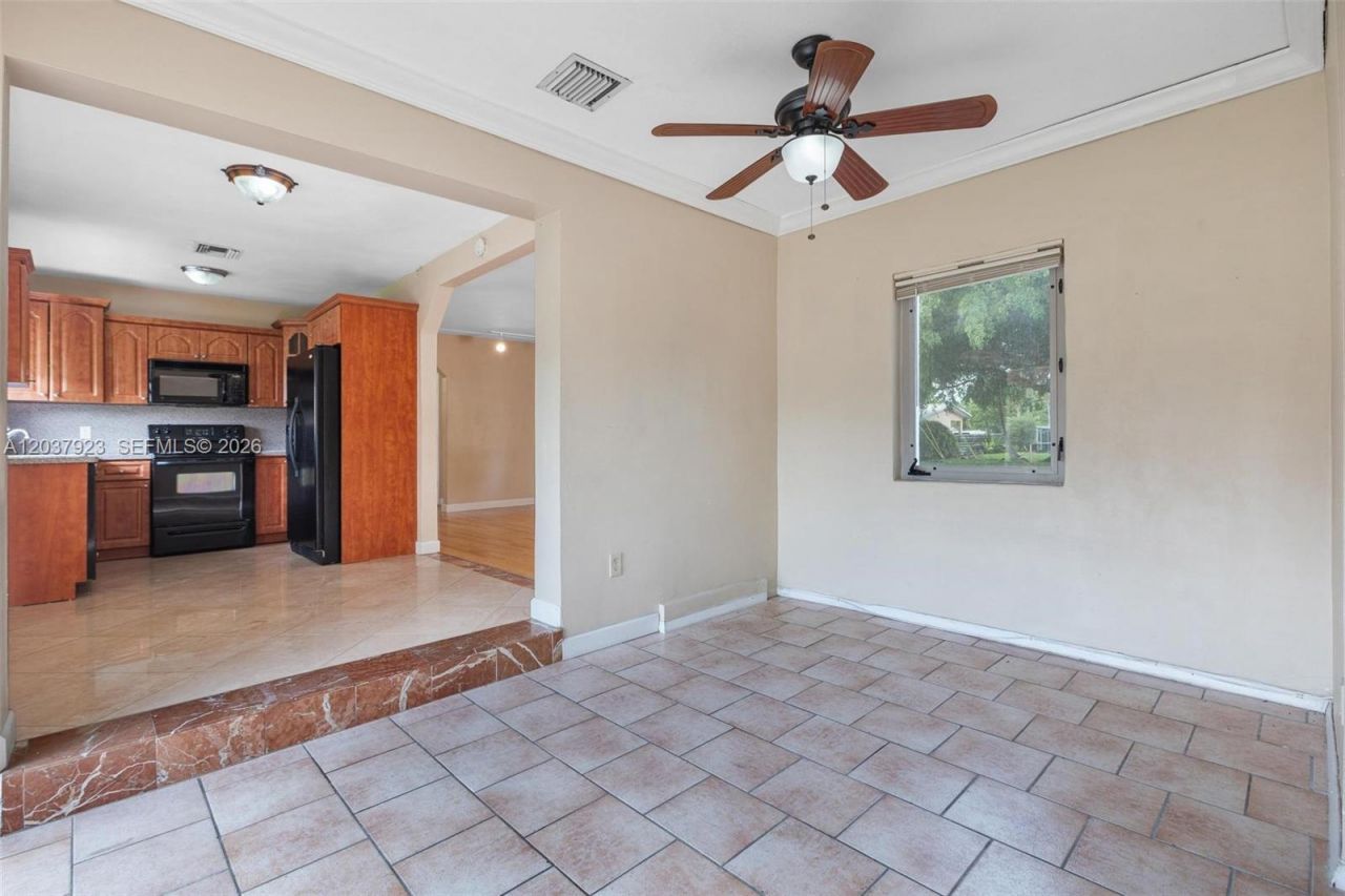 241 Hammond Dr , Miami Springs, FL 33166 Photo