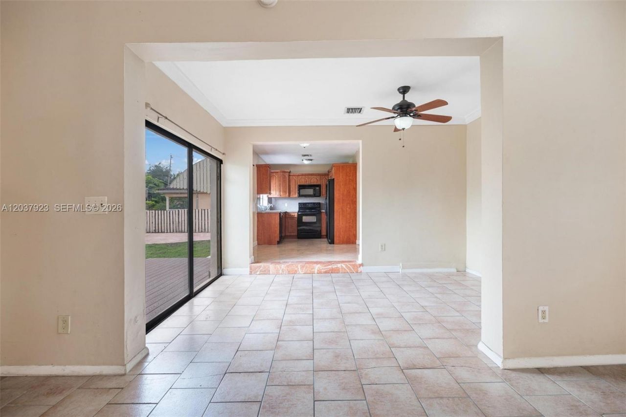 241 Hammond Dr , Miami Springs, FL 33166 Photo