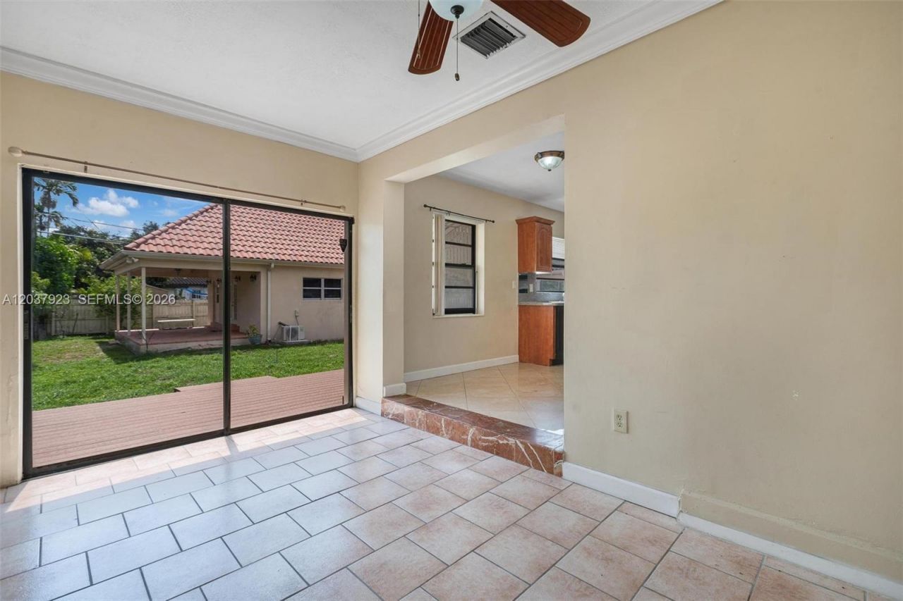 241 Hammond Dr , Miami Springs, FL 33166 Photo