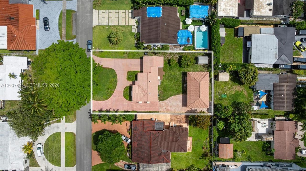 241 Hammond Dr , Miami Springs, FL 33166 Photo