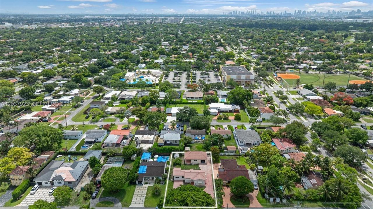 241 Hammond Dr , Miami Springs, FL 33166 Photo